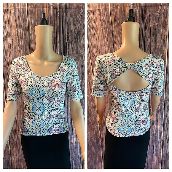 About A Girl Tops - About A Girl Los Angeles size medium pastel colored paisley print bodycon